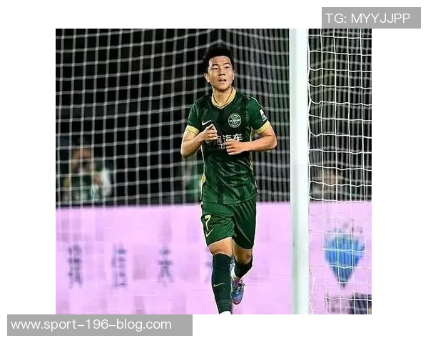 陶强龙兑现承诺赠球王钰栋期待下一届U23亚洲杯再创佳绩